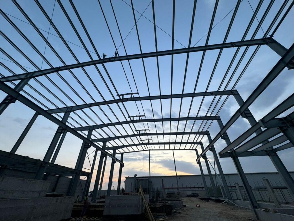 مشروع تشييد وتنفيذ مباني بواسطة شركة الفريق العالمي للمقاولات